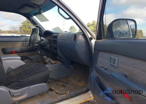 1999 Toyota Tacoma from USA, damaged, VIN 4TAWN72N8XZ467861